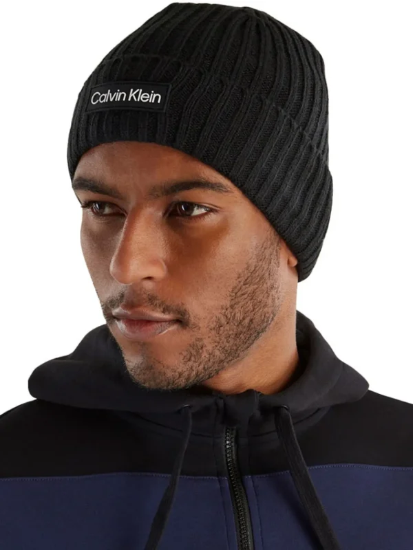 Calvin Klein Beanies & Mitts< Chunky Knit Badge Beanie