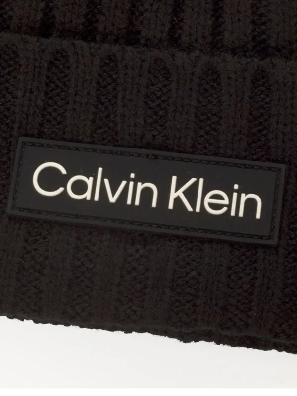 Calvin Klein Beanies & Mitts< Chunky Knit Badge Beanie