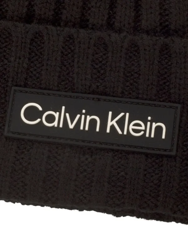 Calvin Klein Beanies & Mitts< Chunky Knit Badge Beanie