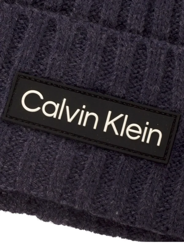 Calvin Klein Beanies & Mitts< Chunky Knit Badge Beanie