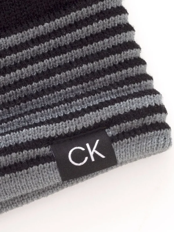 Calvin Klein Beanies & Mitts< Vera Reversible Beanie